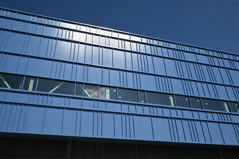 Makkelijk en blind te monteren profiel met streepjescode-effect voor Logistiek Park Moerdijk